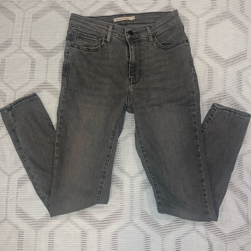 Like-New Levi’s Denim Gray High Rise Skinny Jeans sz 29